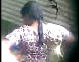 Desi indian Tante nehmen Bad versteckte Kamera