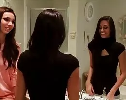 verheiratete Frau verführt jüngere Mädchen f70