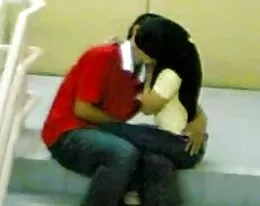 Skodeng Awek Tudung Kat Tangga Teil 2