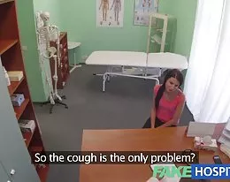 Fakehospital Arzt und Krankenschwester genießen Patienten nasse Muschi